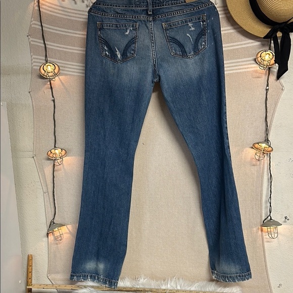 Hollister Blue Straight Leg Jeans with Vintage Appeal - Picture 8 of 11